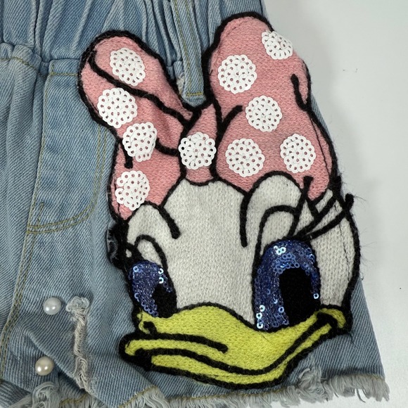 Girls Denim Shorts Daisy Duck Applique Pearls Distressed Frayed Hem Size 7 - Picture 2 of 7